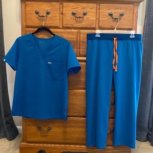 Petite scrubs